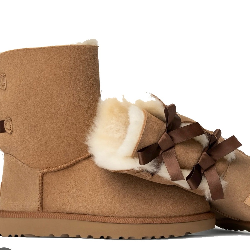 UGG Bailey Bow II. Chestnut, size 7 women’s. Brand new, never worn.